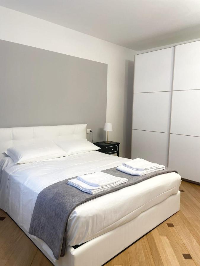 Milan Duomo Suites Exterior photo